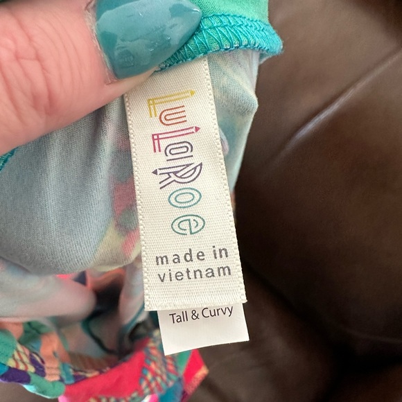 Lot of LulaRoe Leggings - Tall and Curvy (never worn) - Picture 4 of 14
